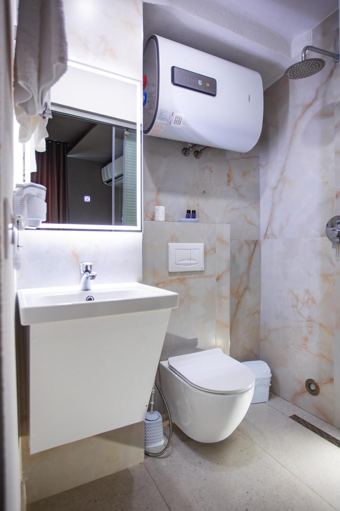 The Bubbles - Jacuzzi Hotel Tirana Bagian luar foto
