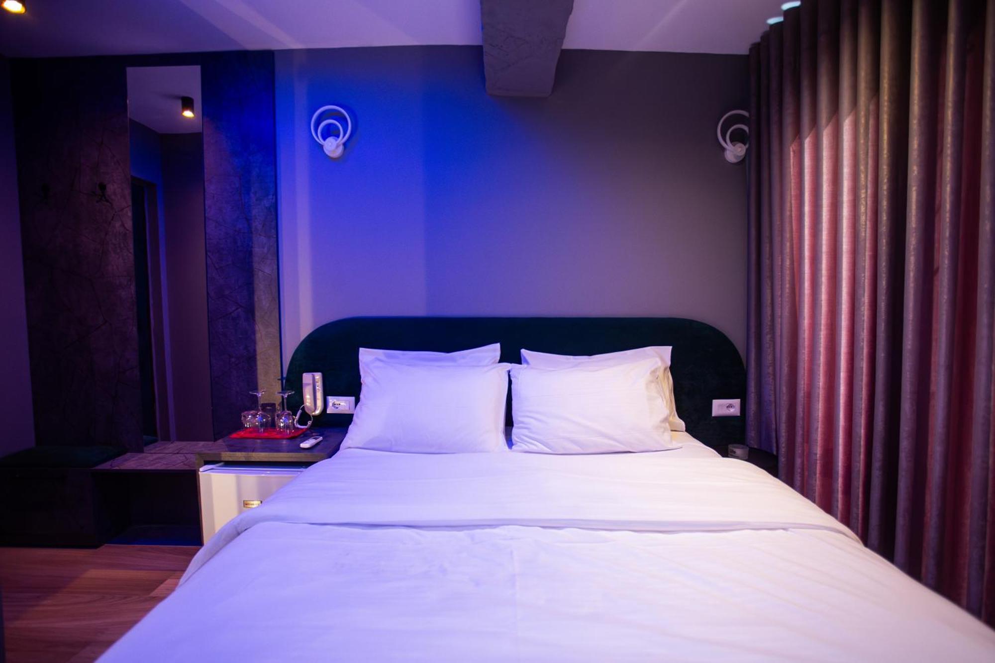 The Bubbles - Jacuzzi Hotel Tirana Bagian luar foto
