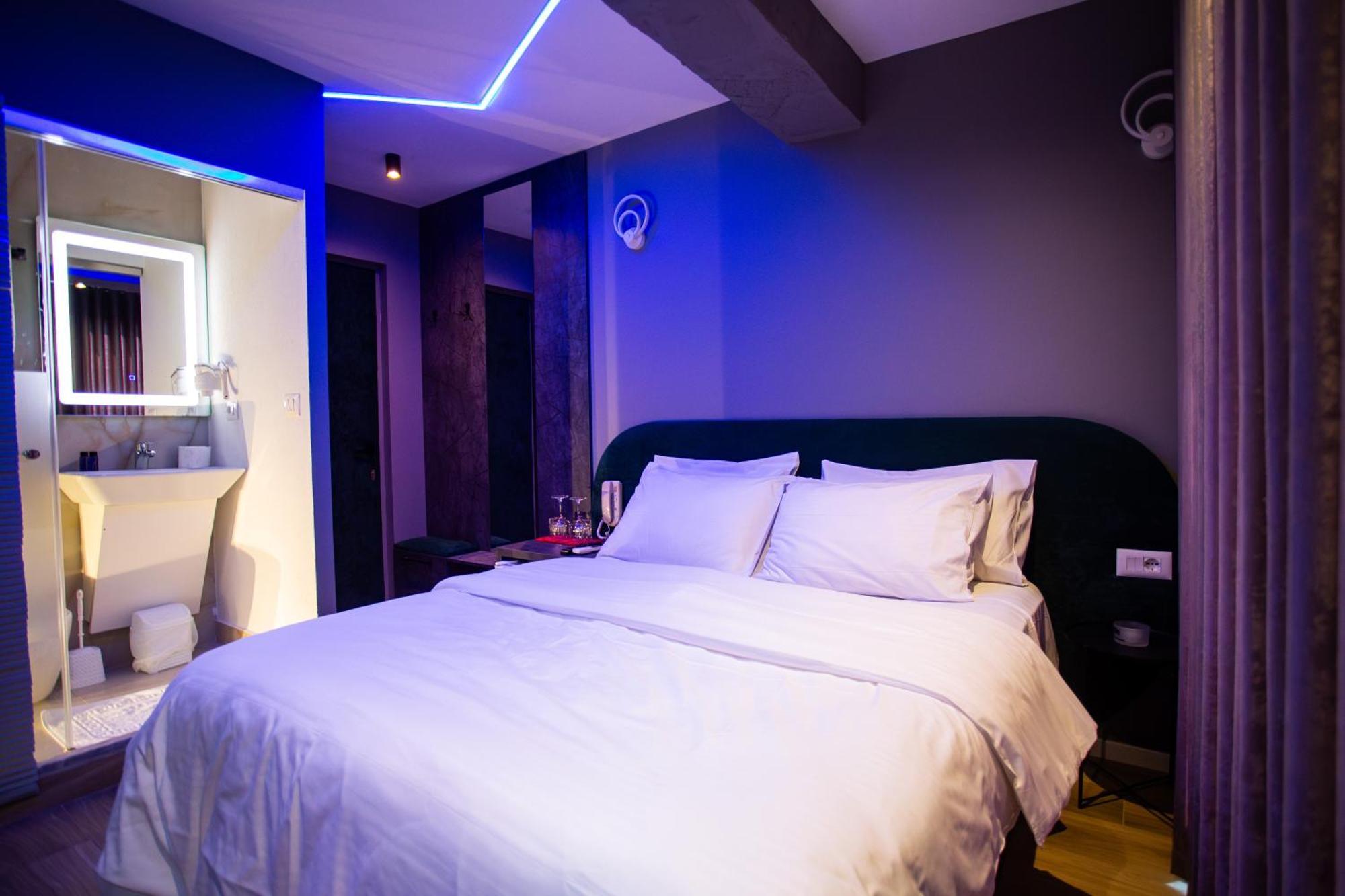 The Bubbles - Jacuzzi Hotel Tirana Bagian luar foto