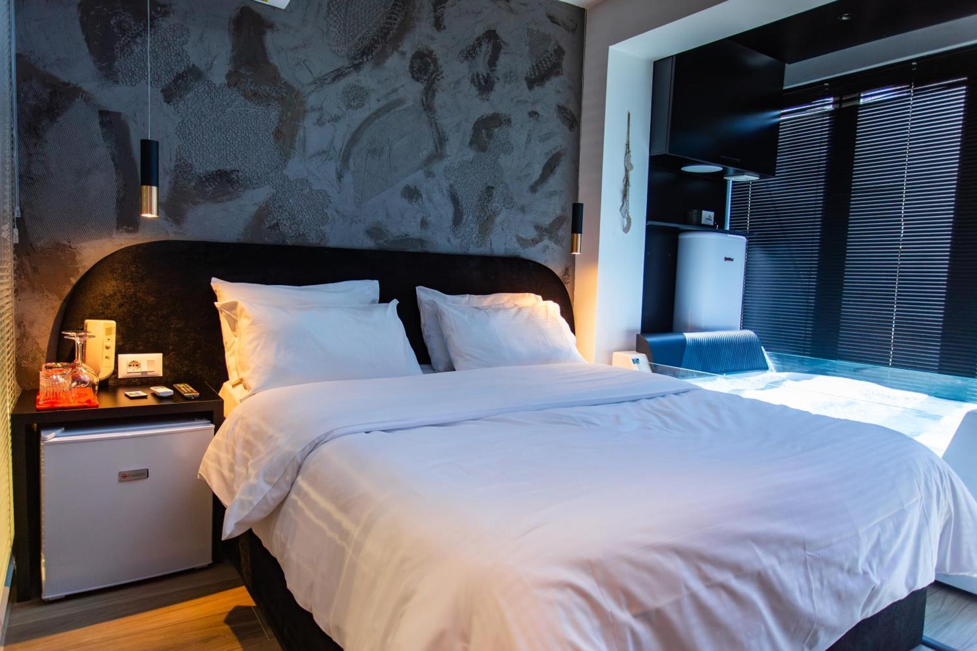 The Bubbles - Jacuzzi Hotel Tirana Bagian luar foto