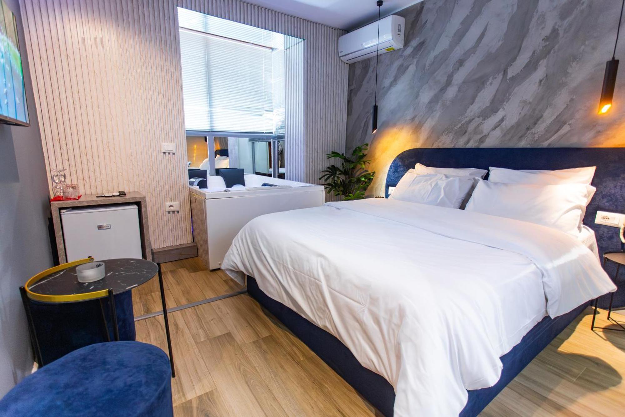 The Bubbles - Jacuzzi Hotel Tirana Bagian luar foto