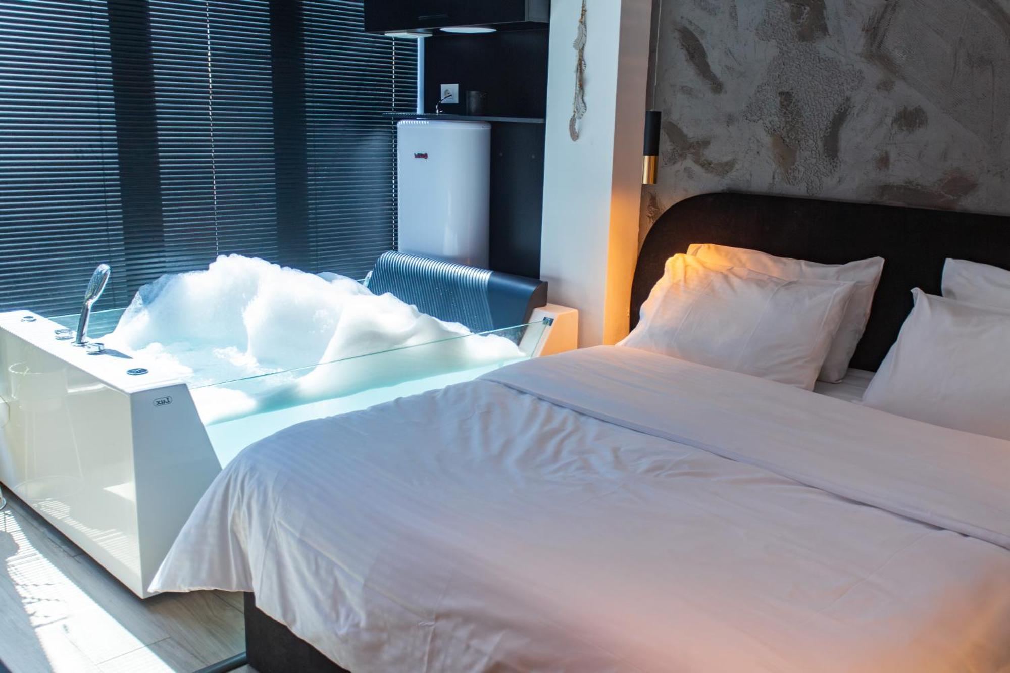 The Bubbles - Jacuzzi Hotel Tirana Bagian luar foto
