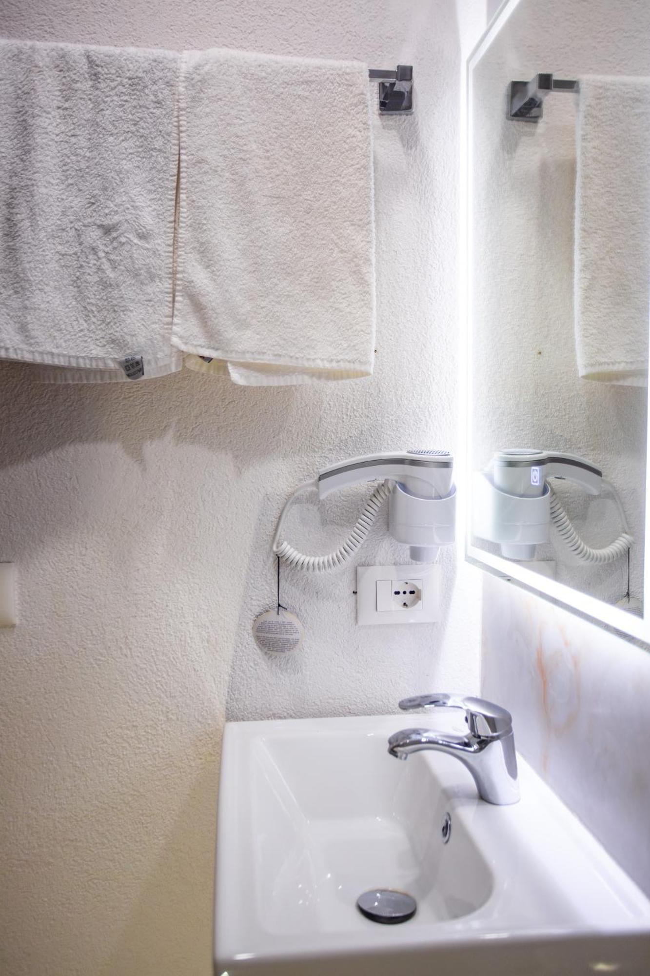 The Bubbles - Jacuzzi Hotel Tirana Bagian luar foto