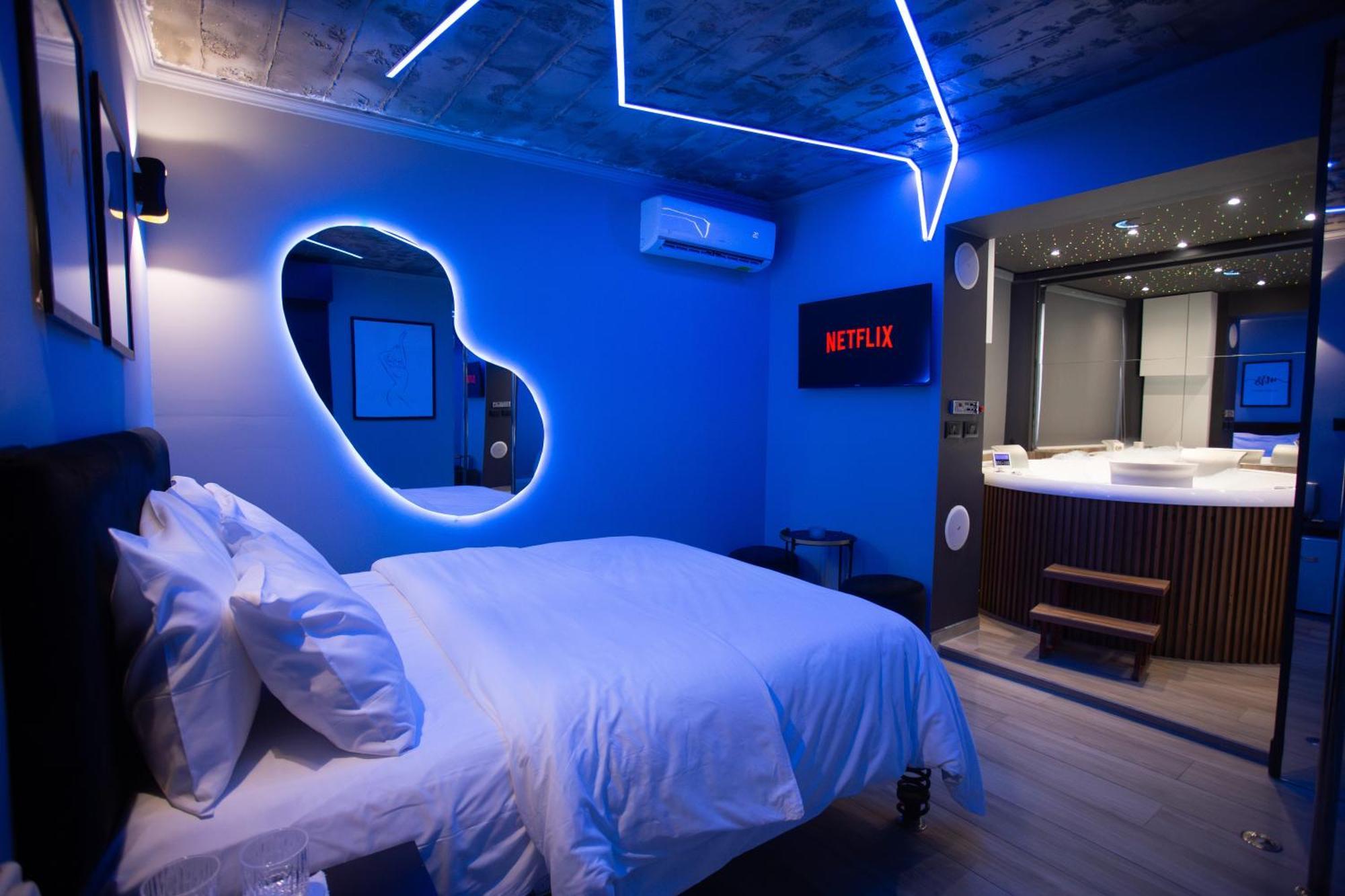 The Bubbles - Jacuzzi Hotel Tirana Bagian luar foto