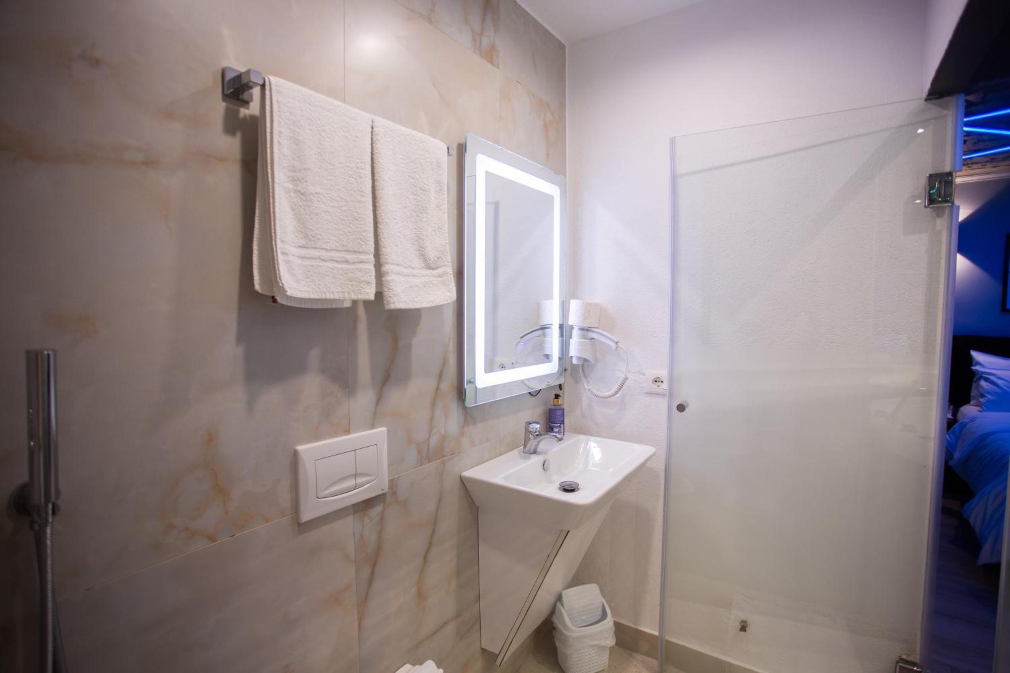 The Bubbles - Jacuzzi Hotel Tirana Bagian luar foto