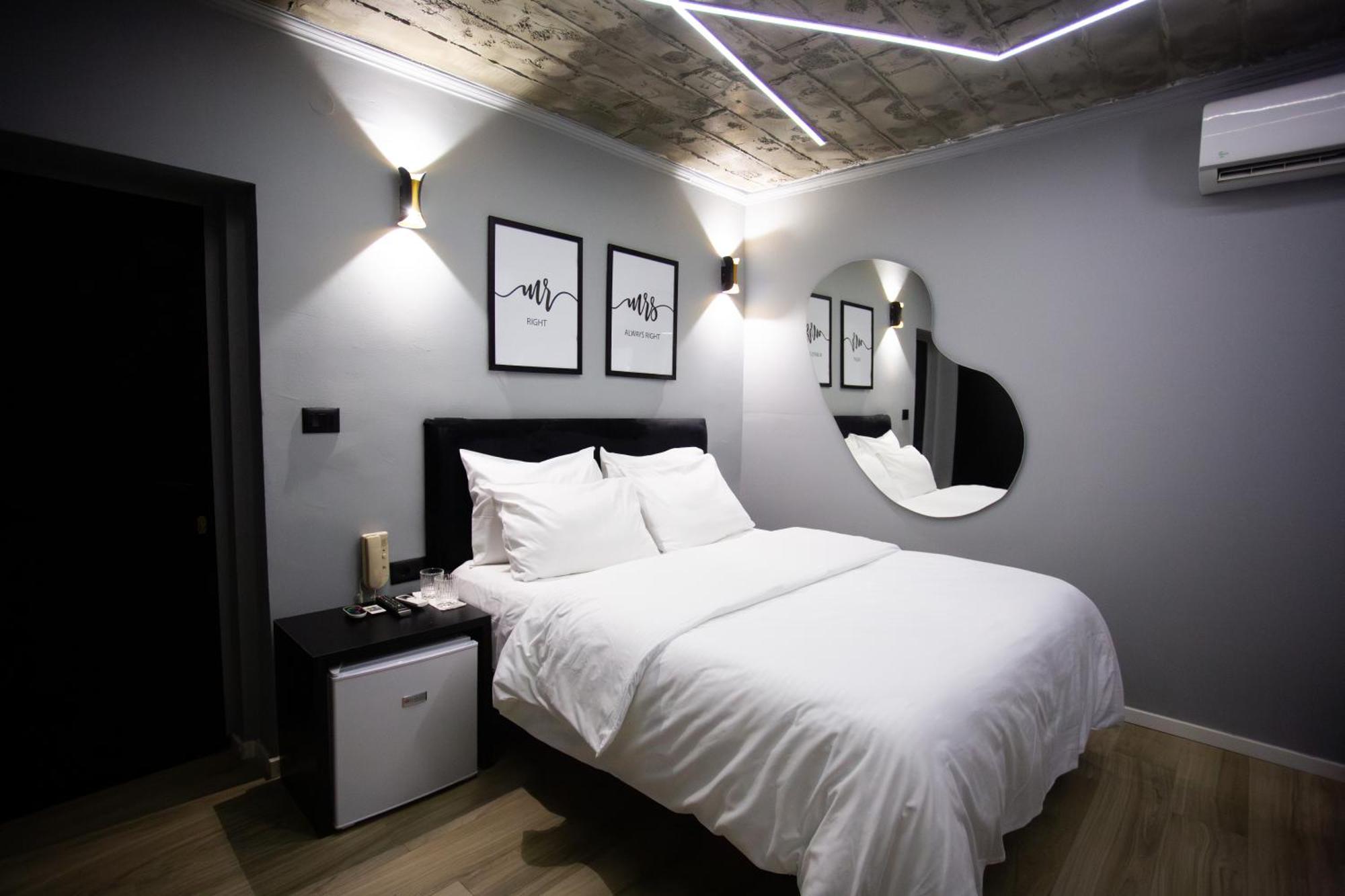 The Bubbles - Jacuzzi Hotel Tirana Bagian luar foto