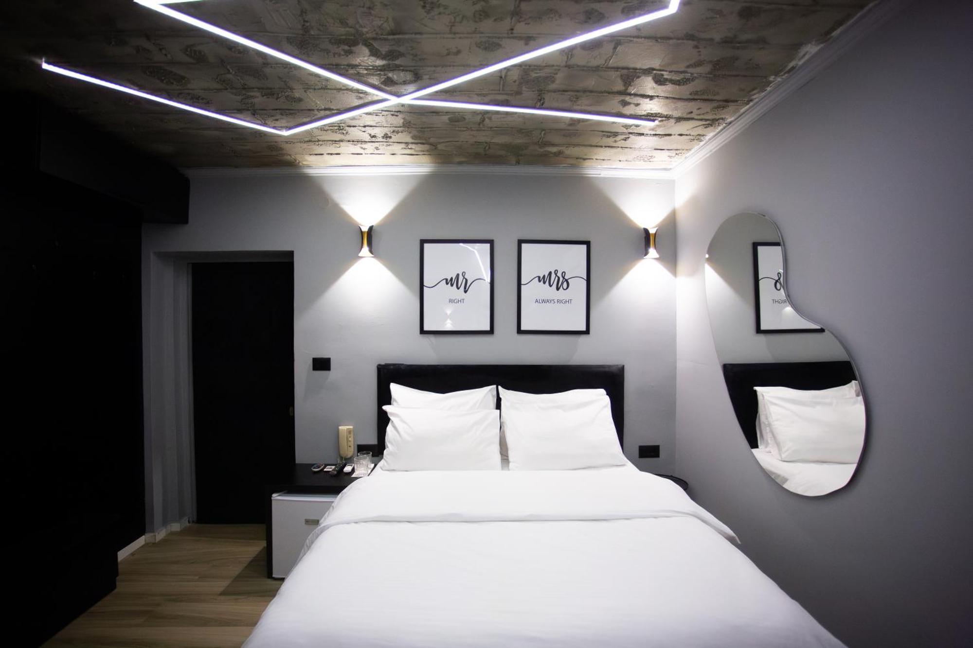 The Bubbles - Jacuzzi Hotel Tirana Bagian luar foto
